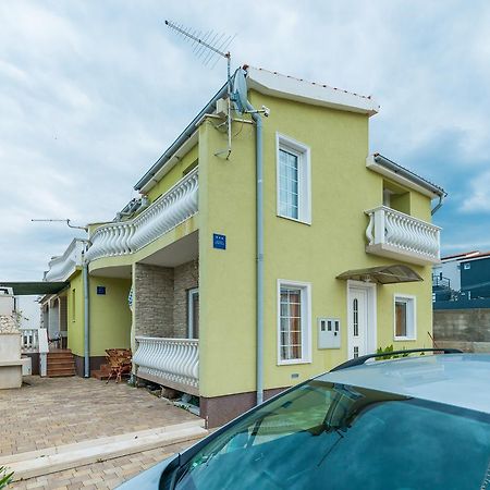 Apartments Mahnet Vir Exterior foto